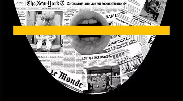 hombre saliendo de una cueva polvorienta